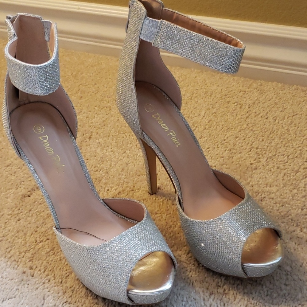 Sliver "Dream Pairs" Heels